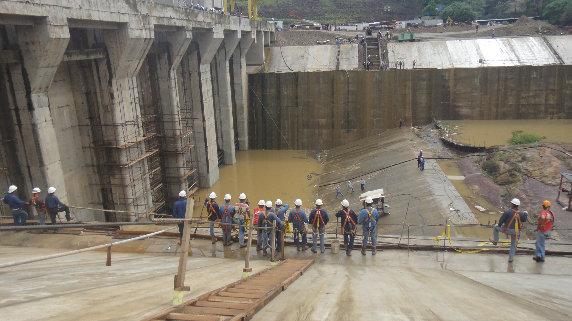 OBRAS EN EL SECTOR HIDROELECTRICO